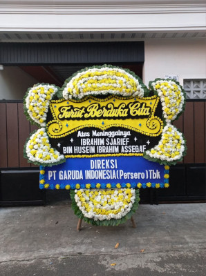 Papan Bunga Duka di Teras Terunjam